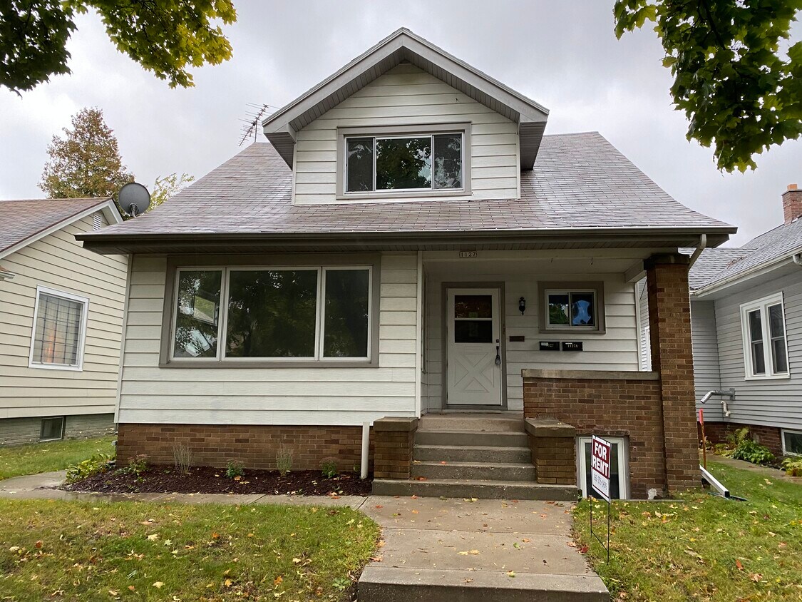 Primary Photo - 1127 Dillingham Ave