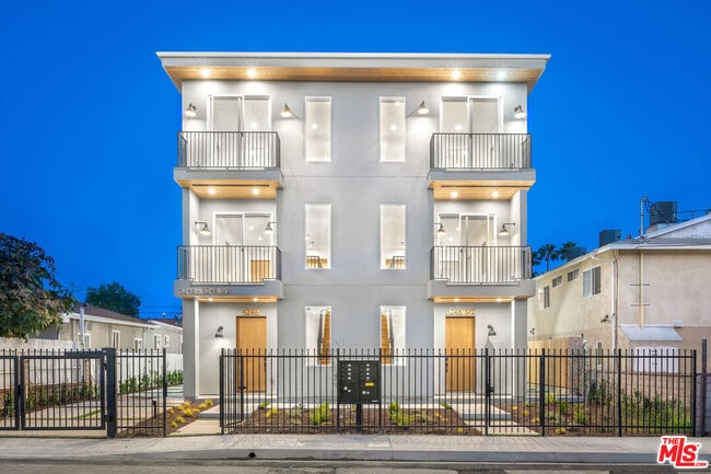 Foto del edificio - 5248 Auckland Ave