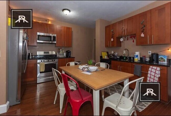 Foto del edificio - 5 bedroom in Brighton MA 02135