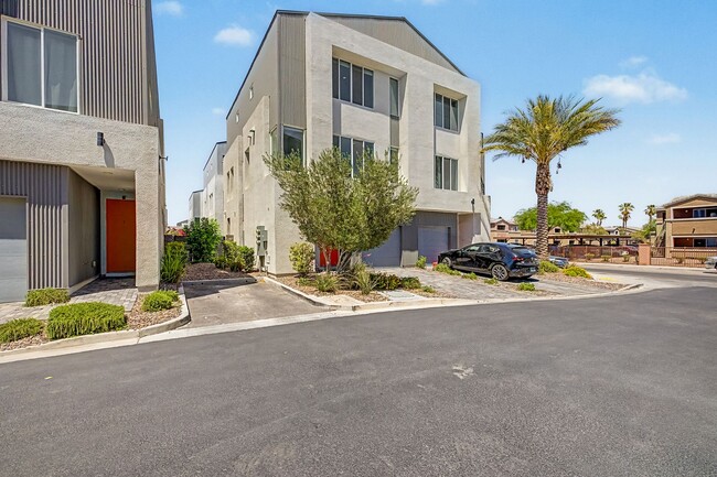 Building Photo - Modern Loft-Style Home Minutes from the Strip