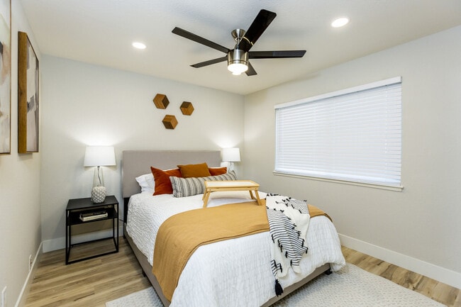 Dormitorio espacioso - Meadowbrook Apartments