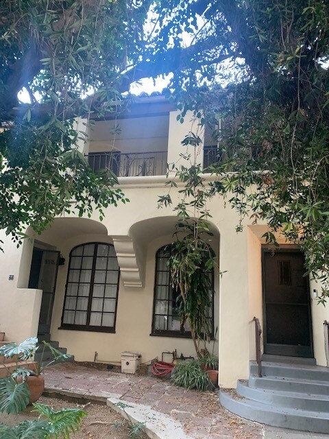 Foto del edificio - 852 N Edinburgh Ave