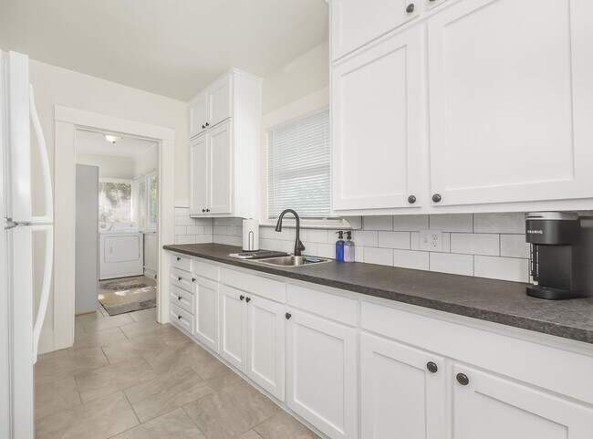 Building Photo - Cozy furnished 2 bedroom cottage in Tower ...