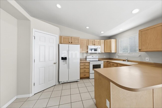Foto del edificio - 5763 W Sunbright Ln