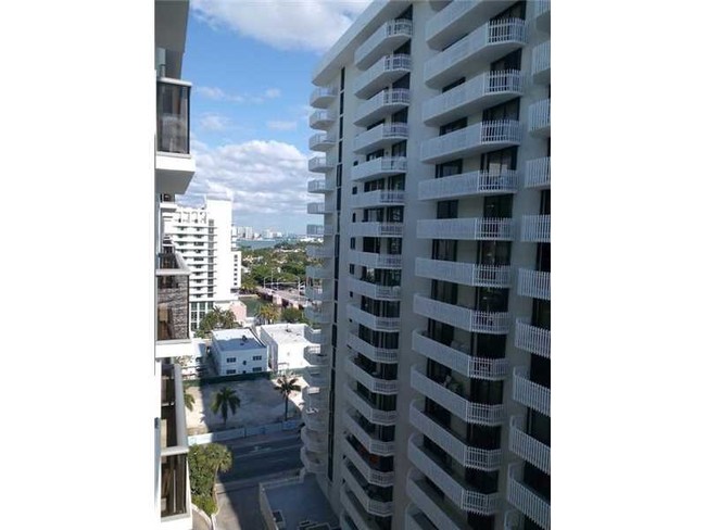 Building Photo - 6039 Collins Ave