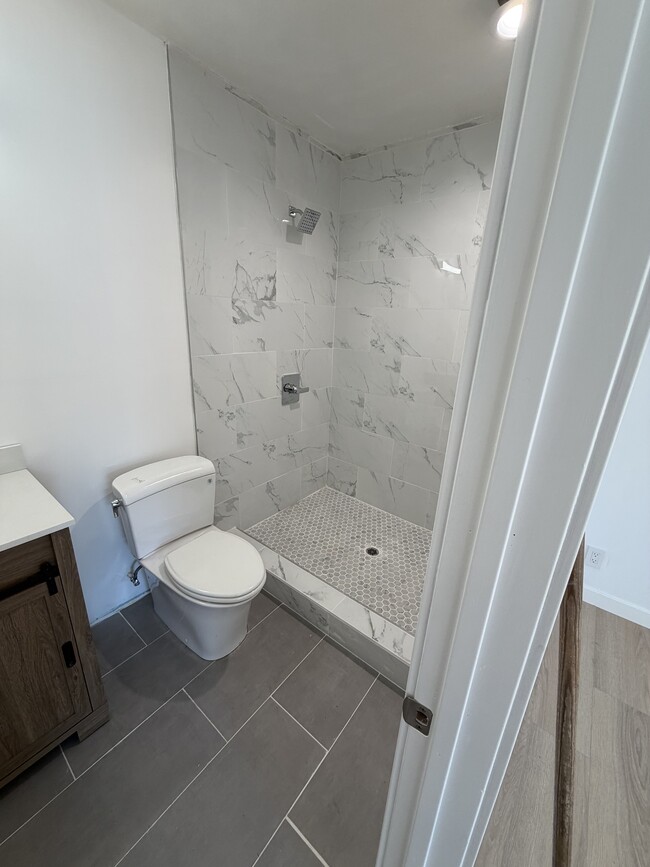 Building Photo - 9660 Vanalden Ave