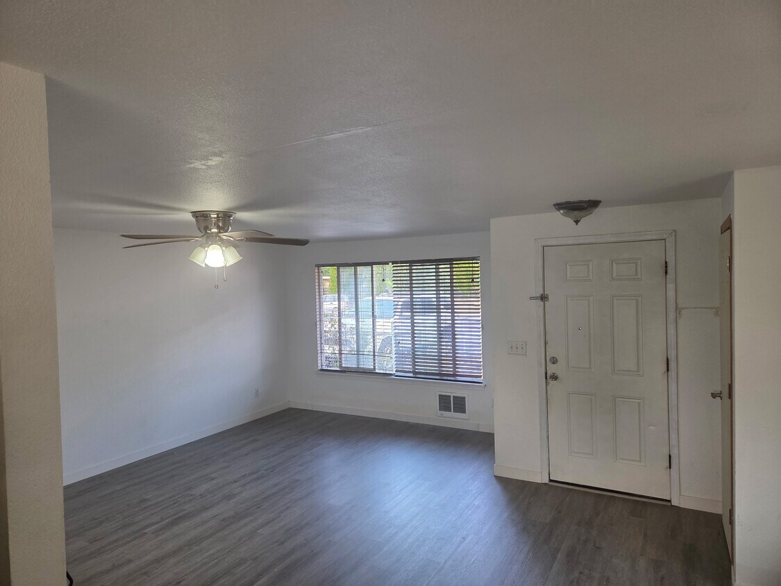 Foto principal - 9318 33rd Ave S
