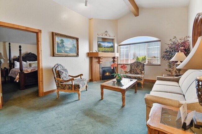 Building Photo - Villa 3069 1 Bed 1 Bath Full Kitchen