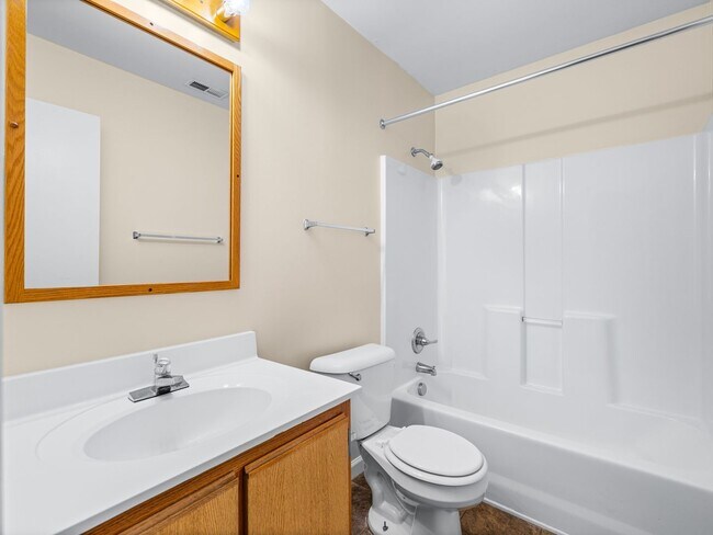 Foto del edificio - Midway Park Move In