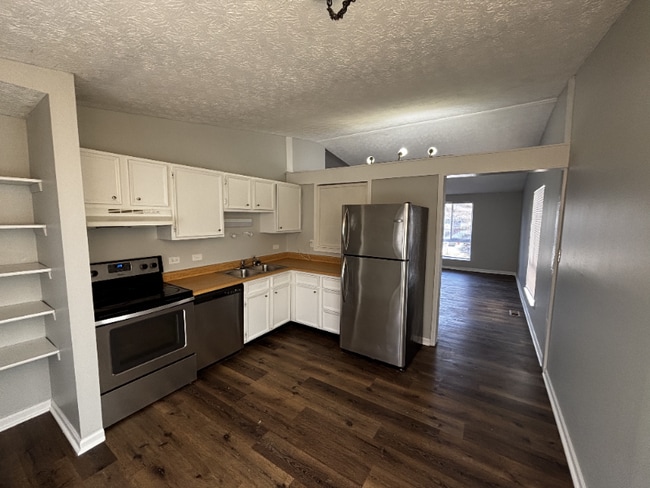 Building Photo - 3333 Chetwood Pl