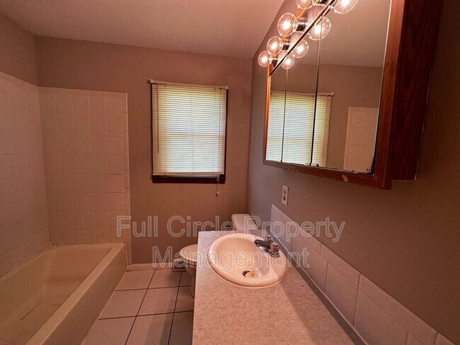 Foto del edificio - 9816 Linden Ave