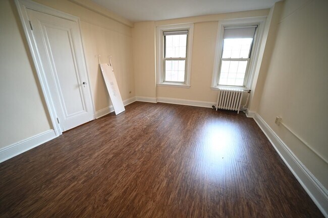 Building Photo - 1402 Beacon St