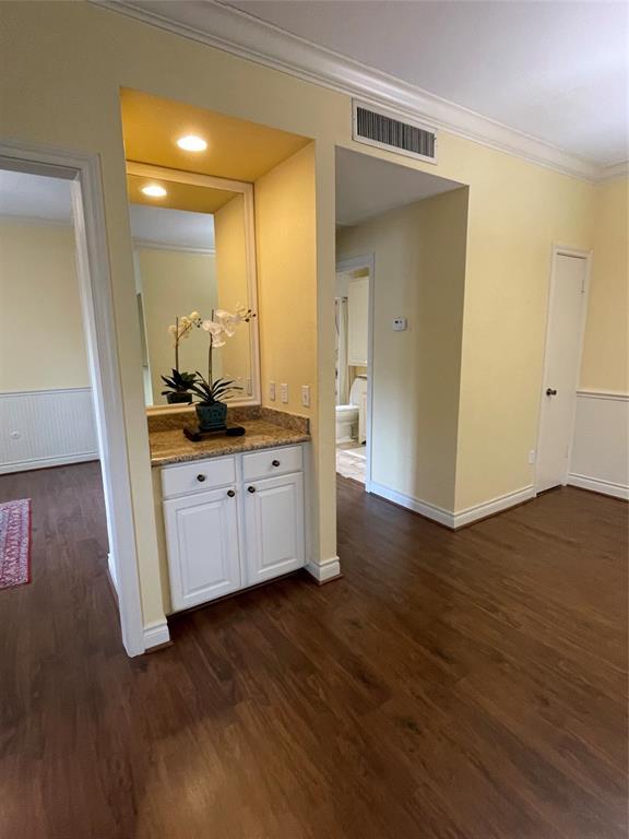 Building Photo - 712 Bering Dr
