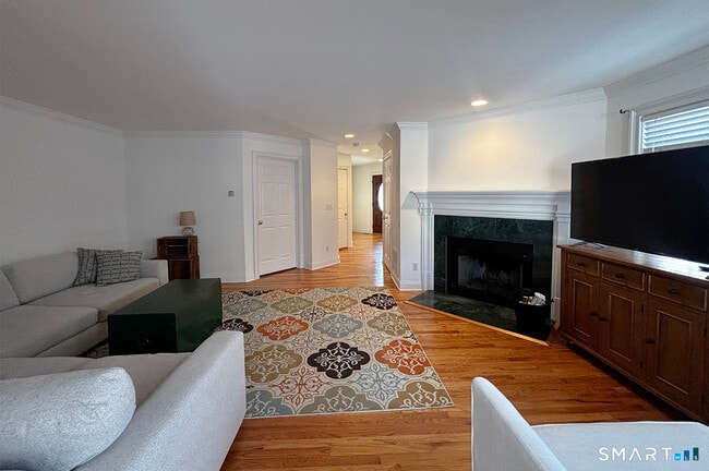 Foto del edificio - 379 S Pine Creek Rd