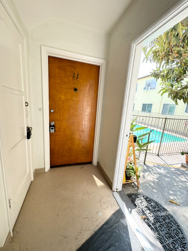Foto del edificio - 905 N Sweetzer Ave