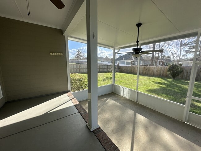 Building Photo - 3650 Victoria Dr