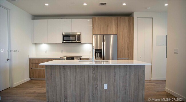 Foto del edificio - 529 SW 11th St