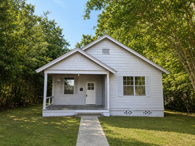Building Photo - 513 Hoke St