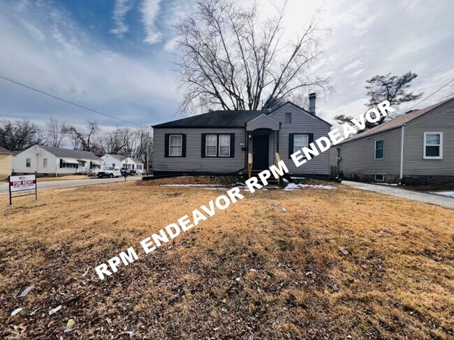 Building Photo - 1/2 off one month rent ! 3 Bed w Basement,...