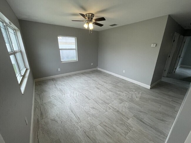 Building Photo - 2466 Pepper Ave