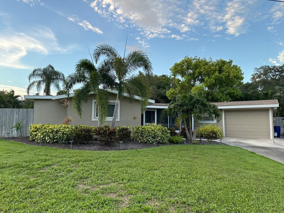 Foto principal - 2461 Clematis St