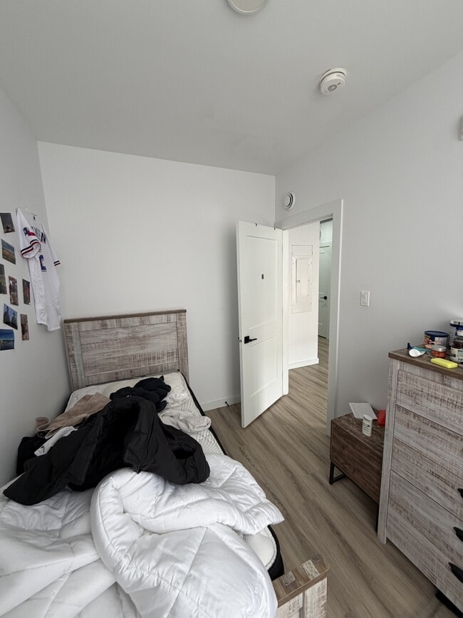 Building Photo - 316 Somerset St. E