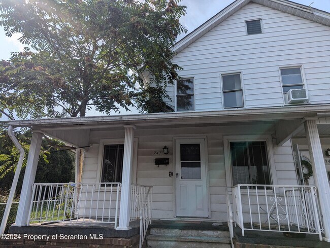 Building Photo - 947 Carmalt St