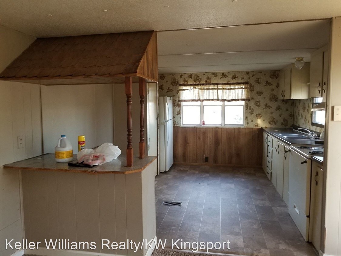 Building Photo - 2 br, 1 bath House - 618 Peach Orchard Dr