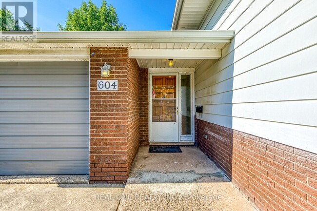Building Photo - 604 Bridle Wood