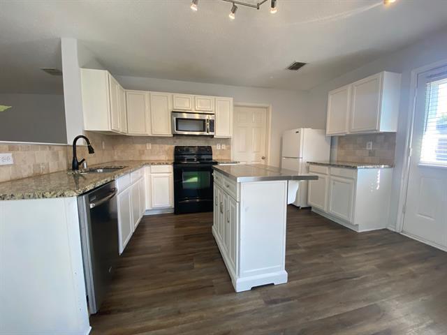 Foto del edificio - 1720 Pebble Brook Way