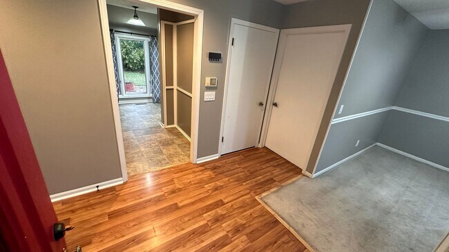 Building Photo - $1590 - 3 bed 2.5 bath - Single Family Home!