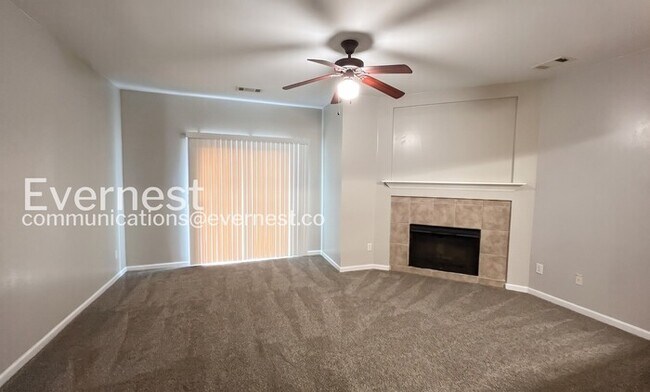 Foto del edificio - 2 Bed/3 Bath Condo with Modern Amenities / Pet-Friendly / Vouchers Accepted / Available Now!