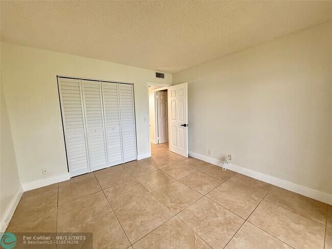 Foto del edificio - 1401 SW 134th Way