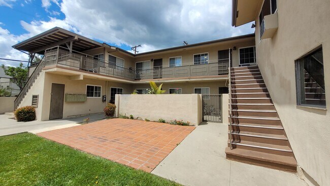 Foto del edificio - Upstairs Vacancy in West La Habra!