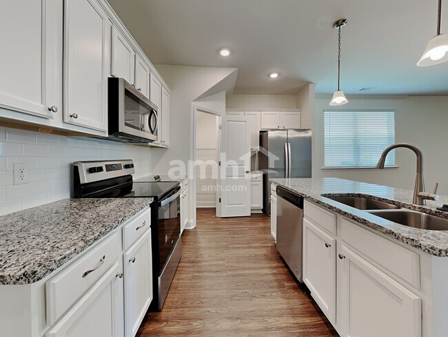 Building Photo - 307 Dogwood Cir