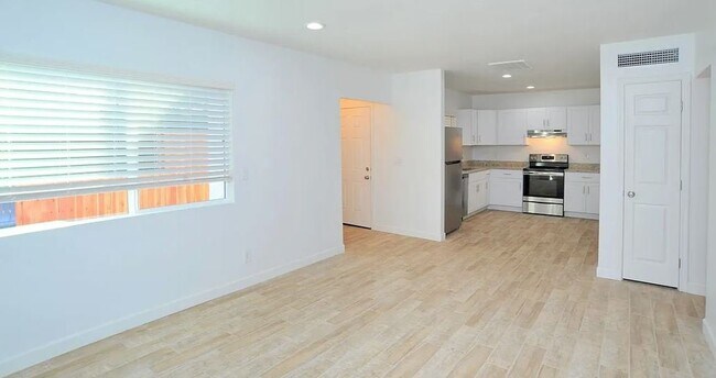 Foto del edificio - 3318 E Presidio Rd