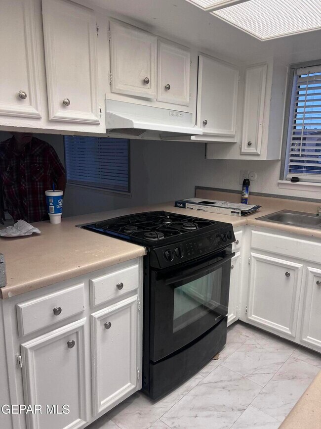 Foto del edificio - 4904 Winthrop Dr