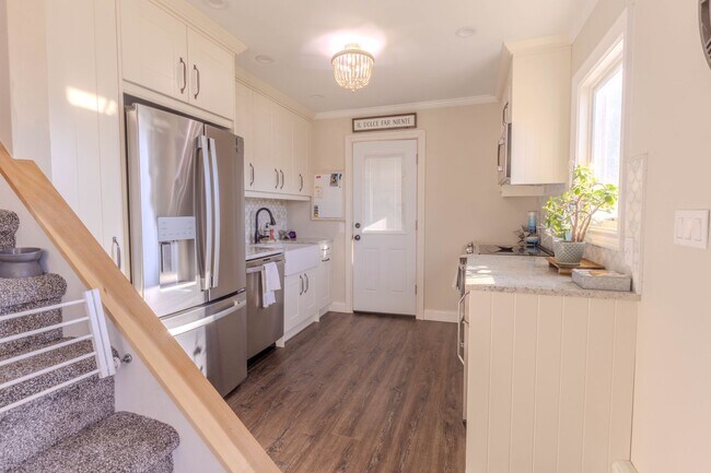 Foto del edificio - Immaculate 3 bedroom 1 Bathroom - Full House