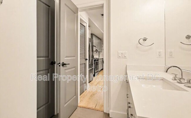 Foto del edificio - 811 Upshur St NW