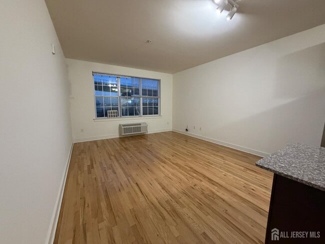 Foto del edificio - 40 John F. Kennedy Blvd