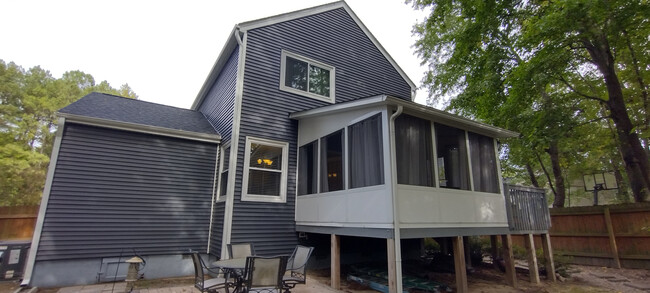 Building Photo - Room in House on Cumberland Plain Dr