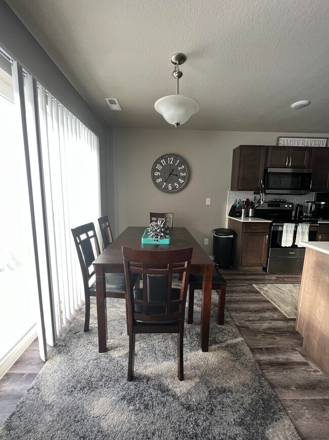 Foto del edificio - 753 NE Conner Ct