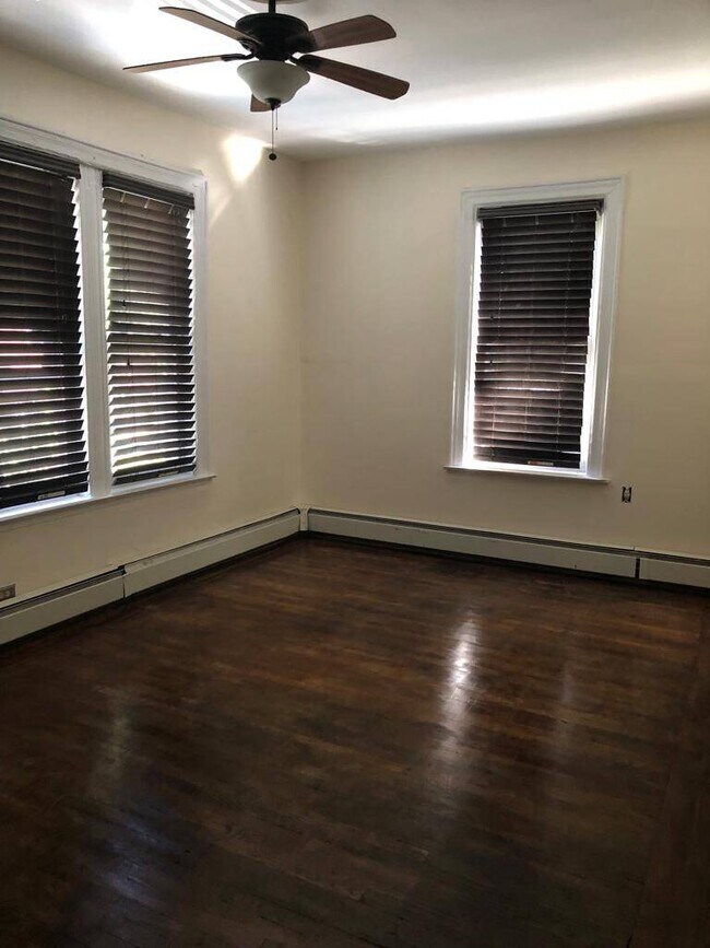 Foto del edificio - 2756 Barnes Ave