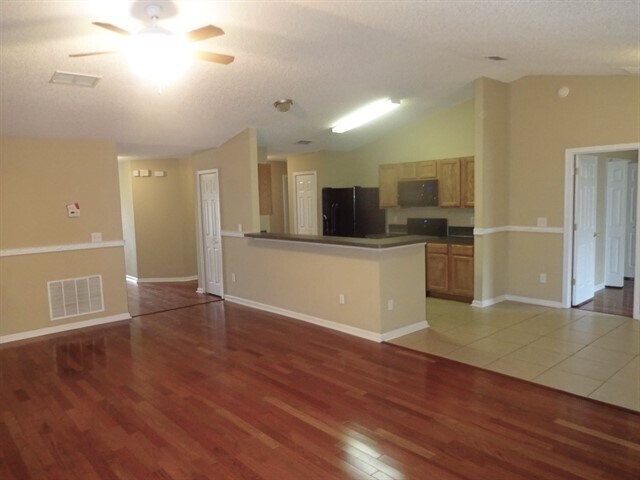 Foto del edificio - 2737 Taylor Hill Dr