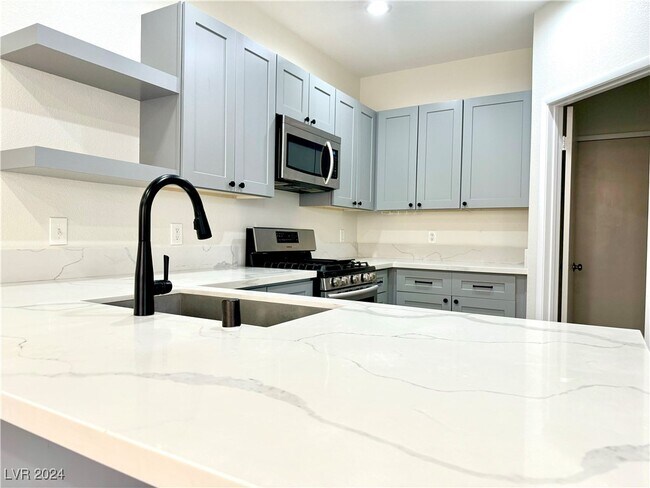 Foto del edificio - 251 S Green Valley Pkwy