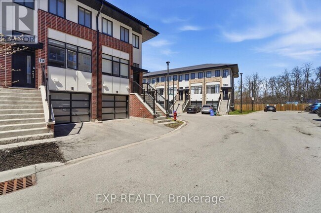 Building Photo - 19 Markle Cres