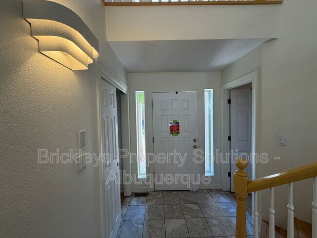 Foto del edificio - 6517 Glen Oak NE