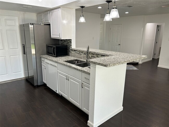 Building Photo - 11127 Sageview Dr