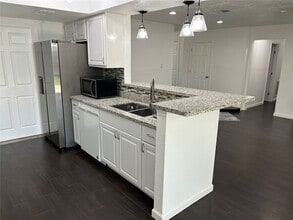 Building Photo - 11127 Sageview Dr