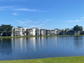 Building Photo - 9420 Poinciana Pl